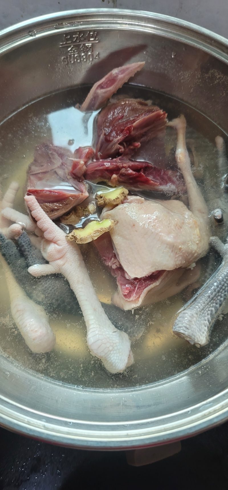 Steps for Cooking Pigeon, Chicken Feet and American Ginseng Soup