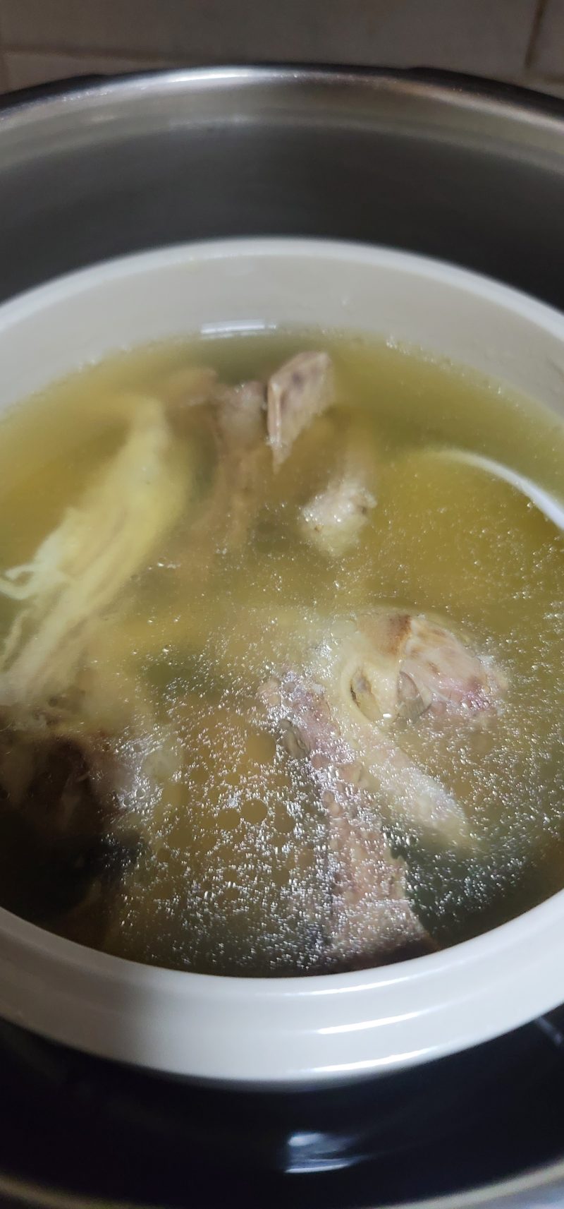 Steps for Cooking Pigeon, Chicken Feet and American Ginseng Soup