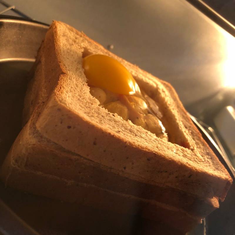 Steps to Make Toast with Cheese and Egg