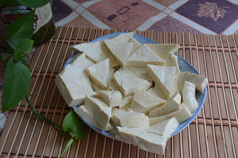 Steps for Cooking Braised Tofu with Meat Sauce