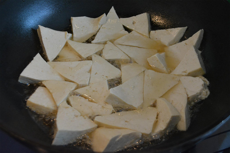 Steps for Cooking Braised Tofu with Meat Sauce