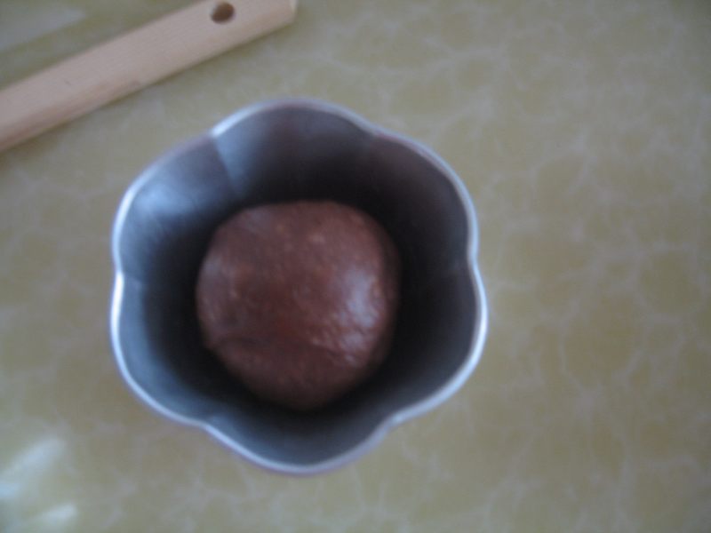 Steps for Making Soft Chocolate Bean Bread