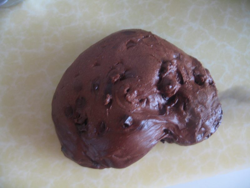 Steps for Making Soft Chocolate Bean Bread