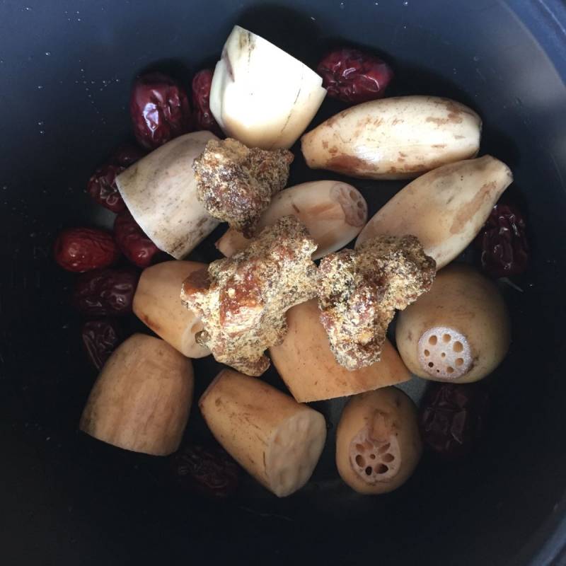 Steps for Cooking Red Date and Brown Sugar Lotus Root