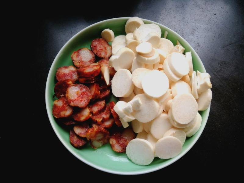 Rice Companion - Stir-fried Enoki Mushrooms with Chinese Sausage Cooking Steps