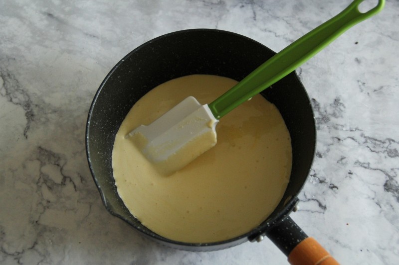 Step-by-Step Instructions for Molten Egg Yolk Pie