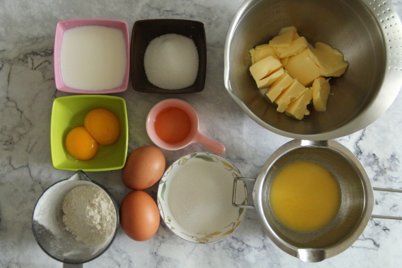 Step-by-Step Instructions for Molten Egg Yolk Pie