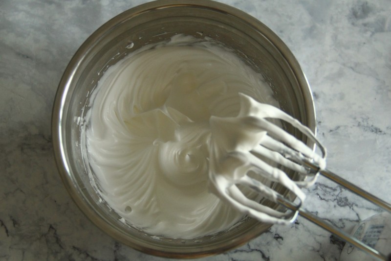 Step-by-Step Instructions for Molten Egg Yolk Pie