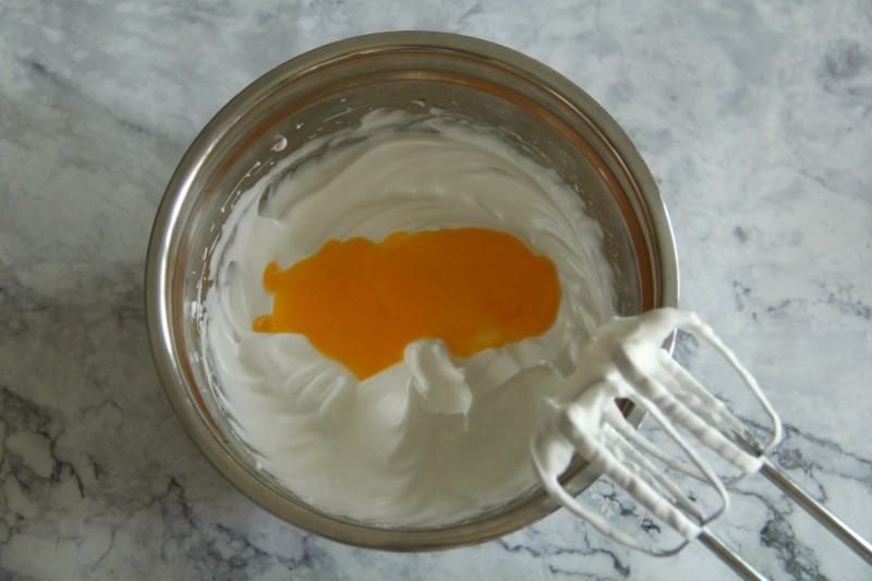 Step-by-Step Instructions for Molten Egg Yolk Pie