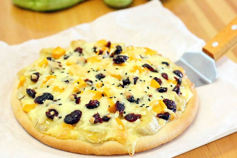 Steps for making Banana Mango Pizza