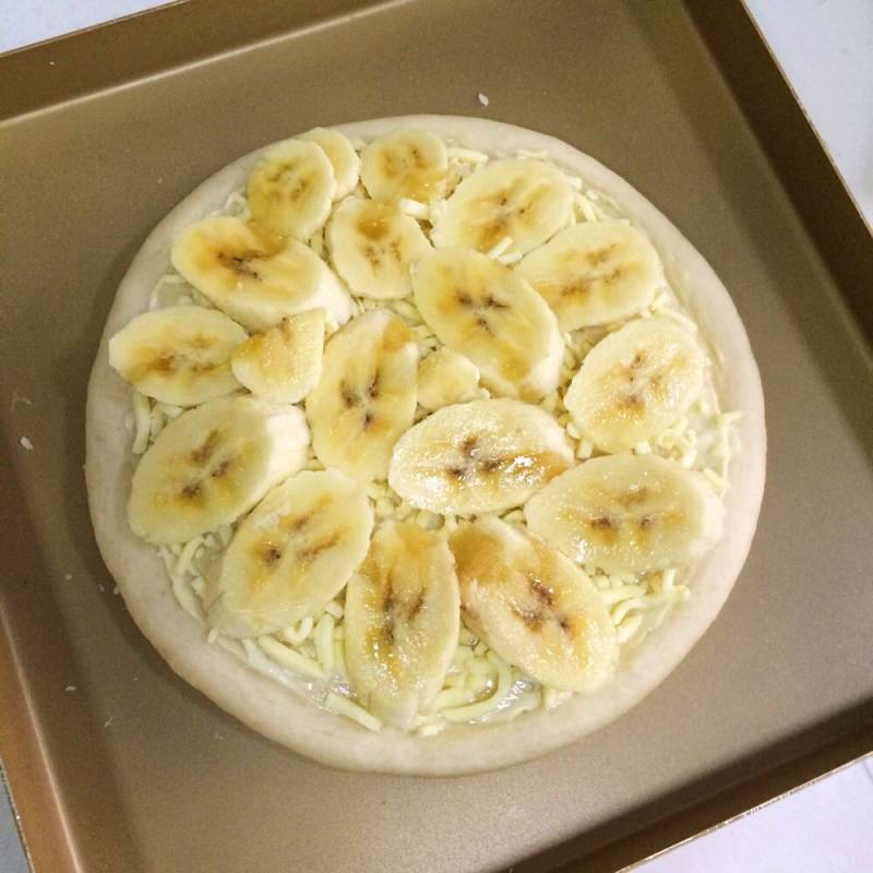 Steps for making Banana Mango Pizza