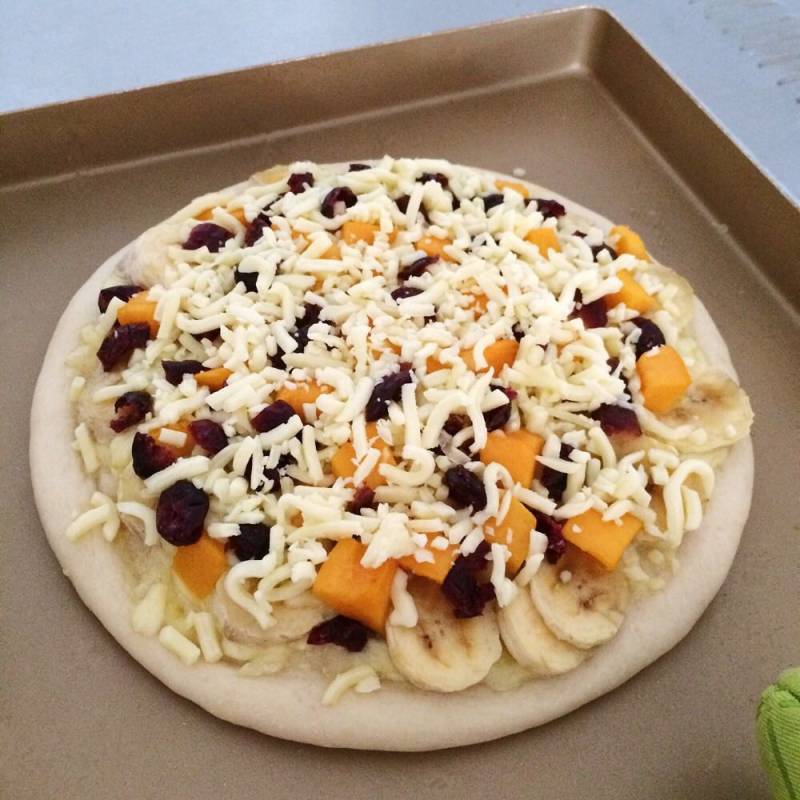 Steps for making Banana Mango Pizza