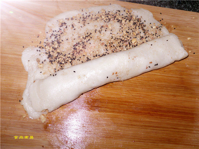 Steps for Making Peanut Sesame Glutinous Rice Rolls