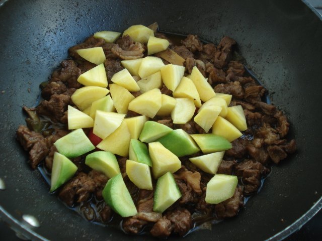 Steps for Making Braised Lamb with Carrots