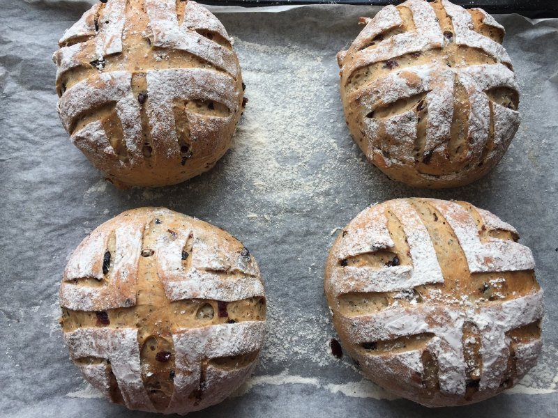 Steps for Making Red Tea and Dried Fruit European Bread