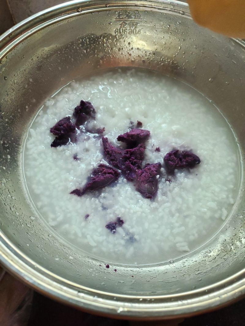 Steps for Making Purple Sweet Potato Congee