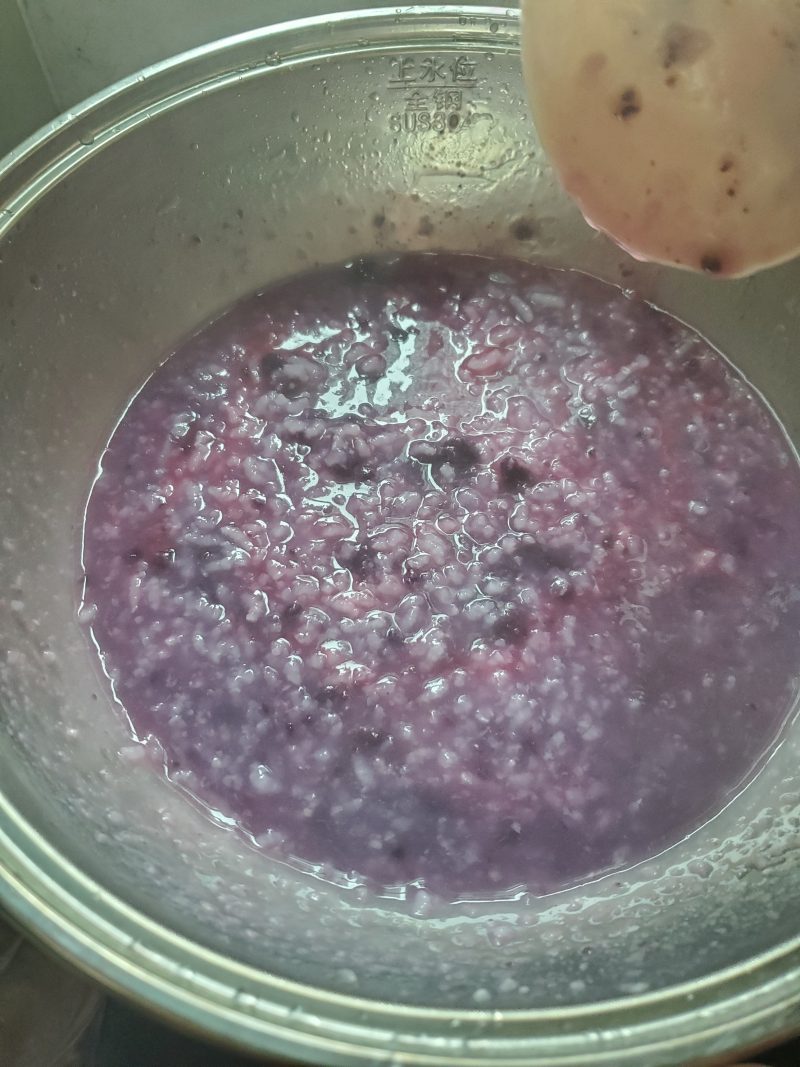 Steps for Making Purple Sweet Potato Congee