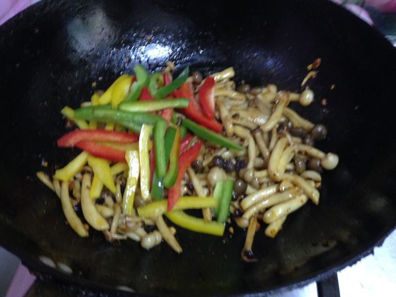 Steps for Making Spicy Stir-Fried Mushrooms