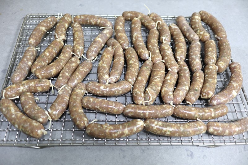 Steps for Making Black Pepper Crispy Sausage