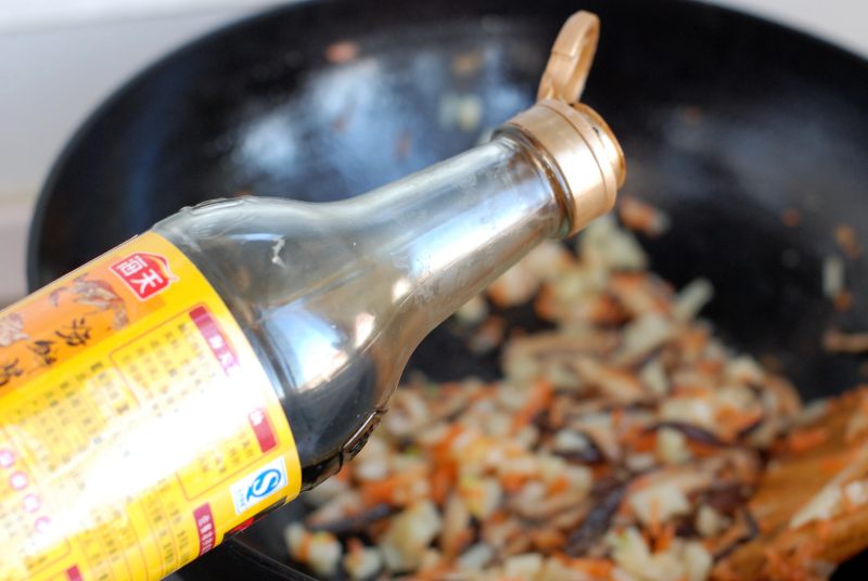 Steps for Cooking Sausage and Mixed Vegetable Braised Rice