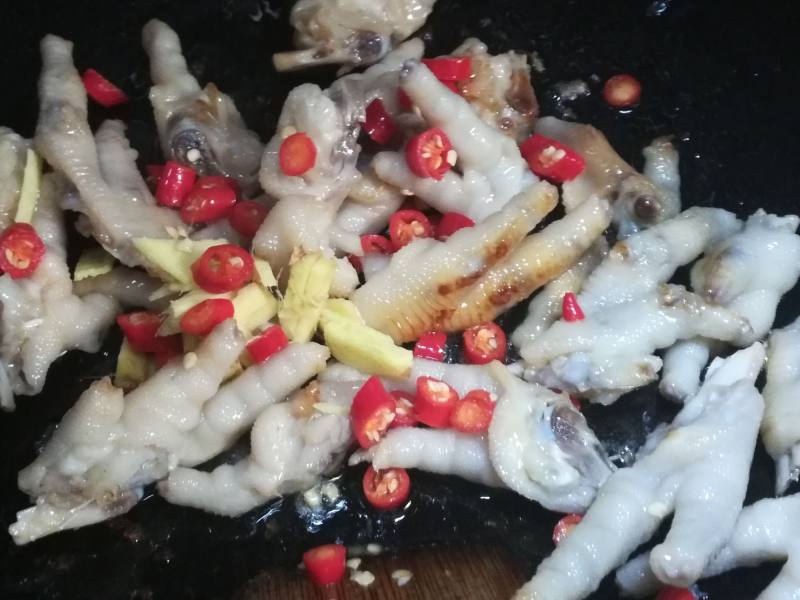 Steps for Braised Chicken Feet