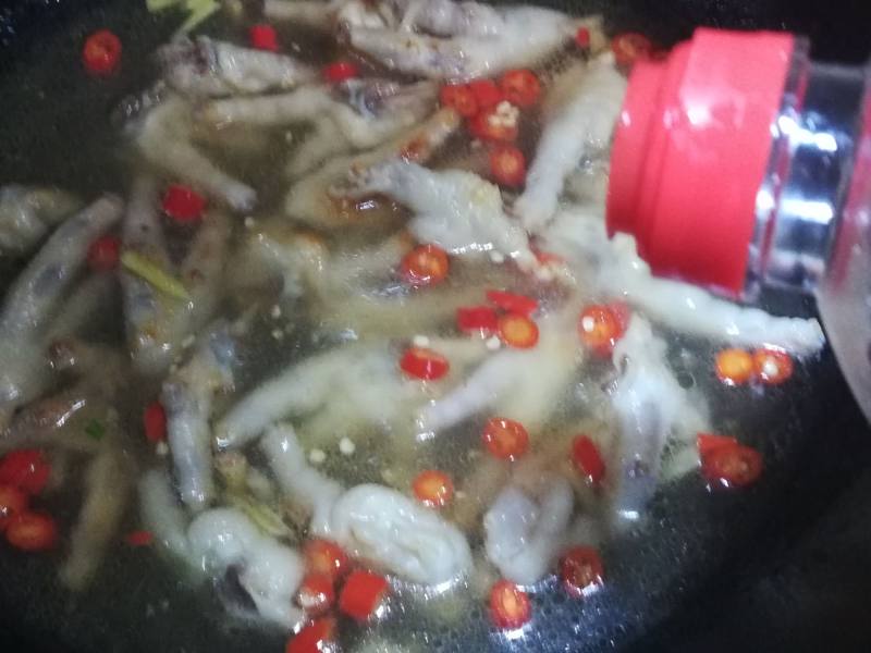 Steps for Braised Chicken Feet