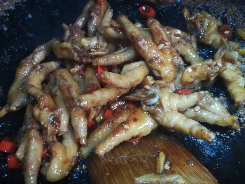 Steps for Braised Chicken Feet