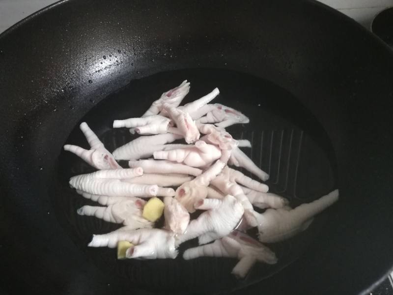 Steps for Braised Chicken Feet