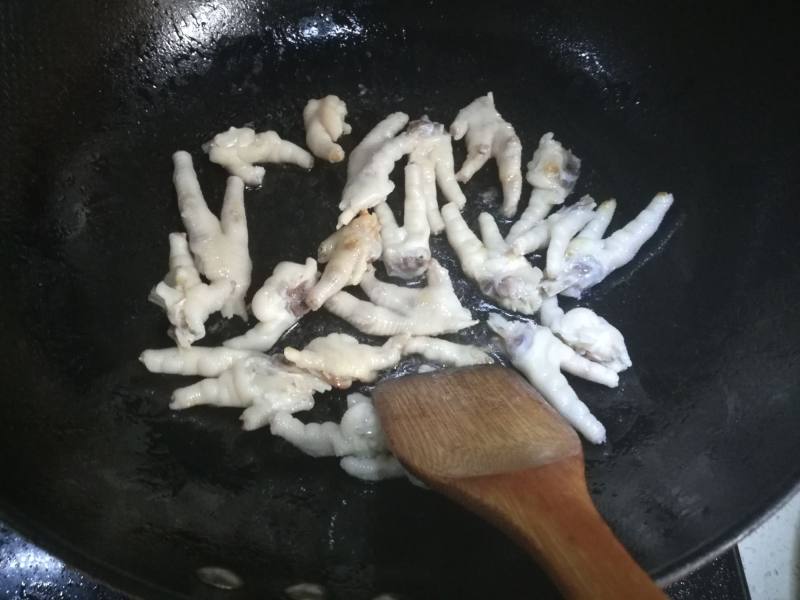 Steps for Braised Chicken Feet