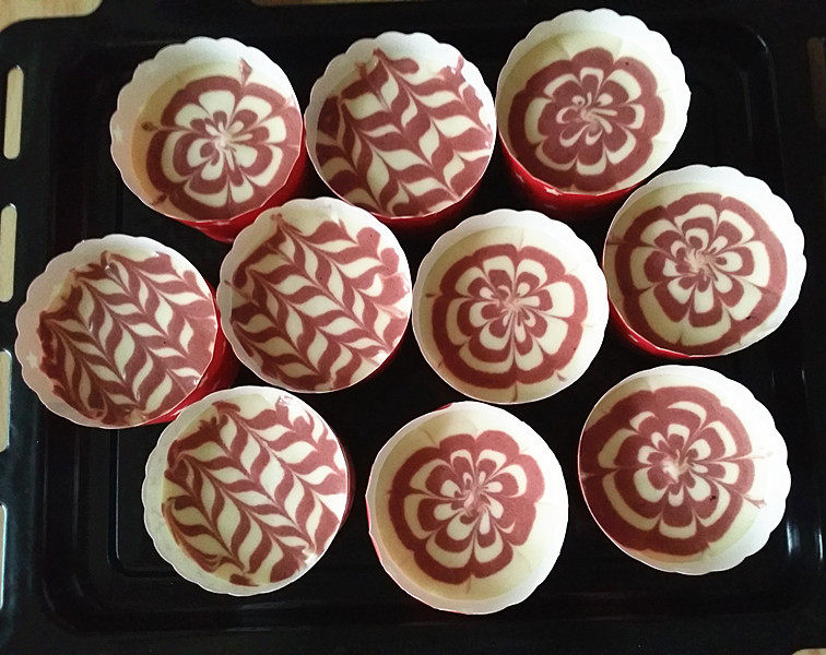 Steps for Making Hong Qu La Hua Paper Cup Cake