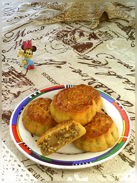 Traditional Cantonese Five-Nut Mooncake