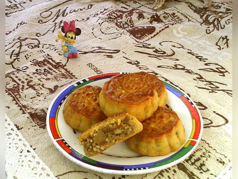 Traditional Cantonese Five-Nut Mooncake