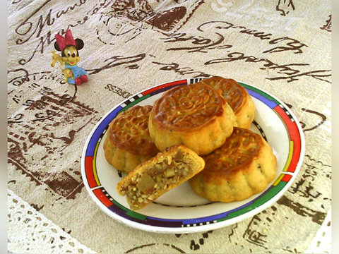 Traditional Cantonese Five-Nut Mooncake