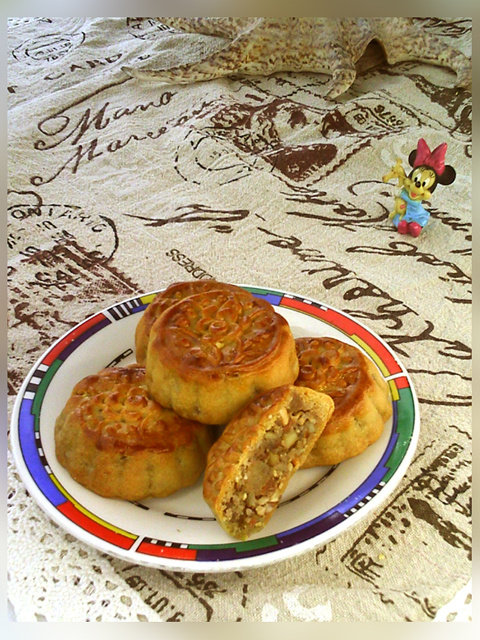 Traditional Cantonese Five-Nut Mooncake