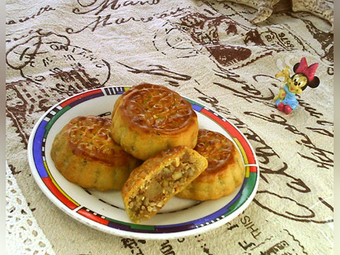 Traditional Cantonese Five-Nut Mooncake