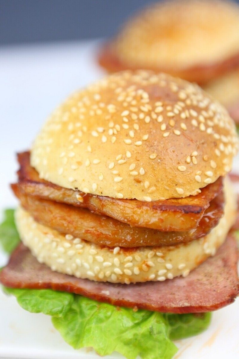 Steps for Making Whole Wheat Pork Chop Burger