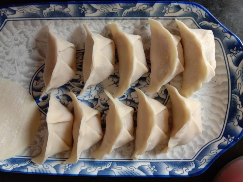 Steps to Make Pork and Scallion Dumplings