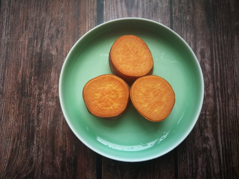 Steps for Making Red Date and Sweet Potato Milk Porridge