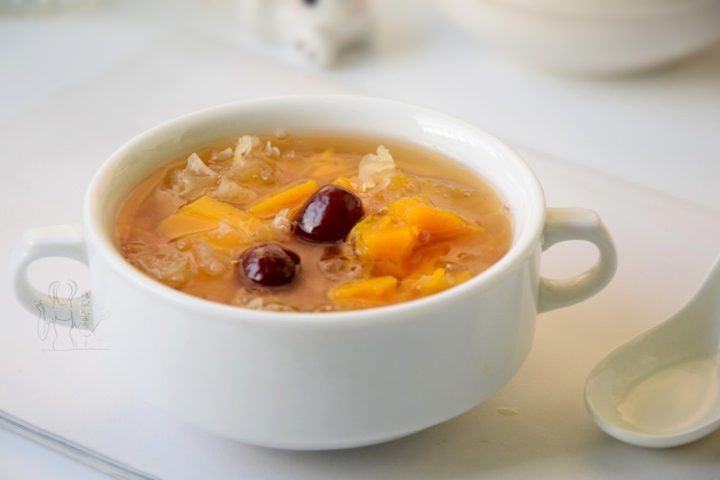 Pumpkin Soup with Red Dates and Tremella