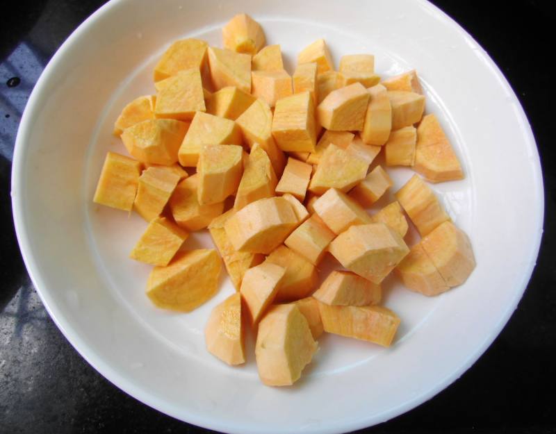 Steps for Making Sweet Potato, Coix Seed, and Tremella Sugar Water