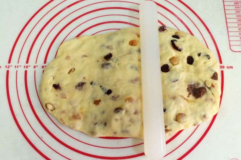 Steps to Make Christmas Stollen Bread