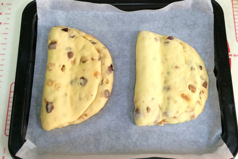 Steps to Make Christmas Stollen Bread