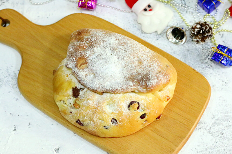 Steps to Make Christmas Stollen Bread