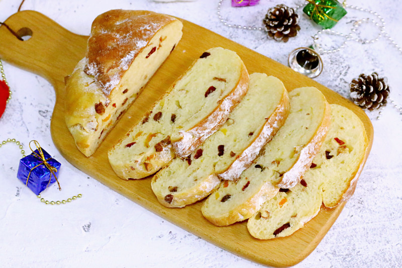 Steps to Make Christmas Stollen Bread