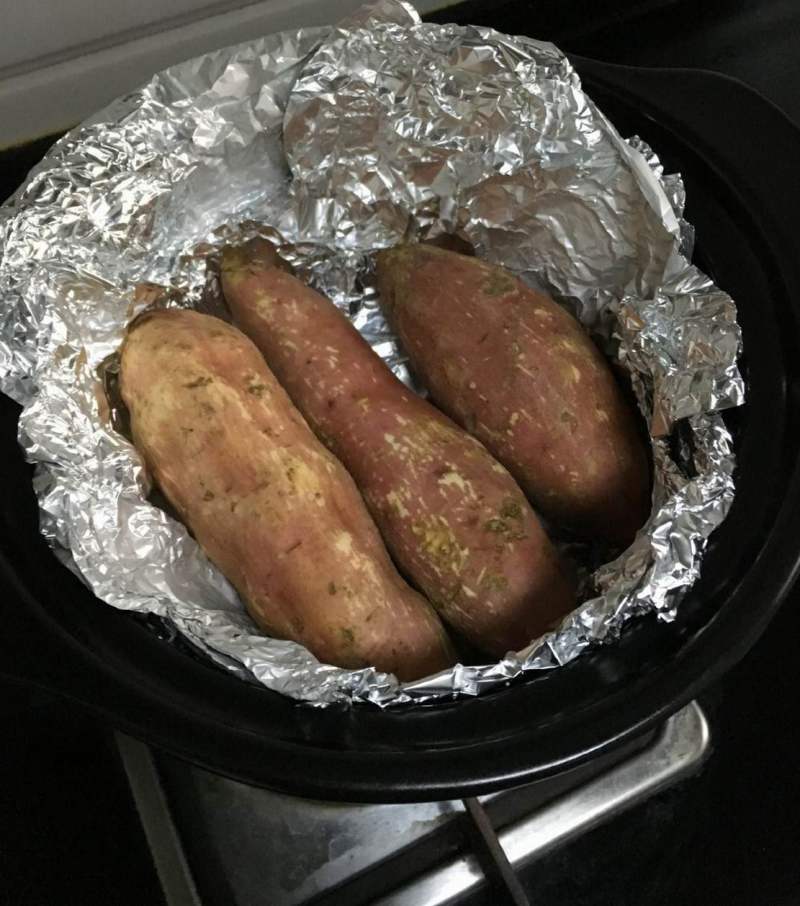 Steps for Making Heile Sandpot Roasted Sweet Potatoes