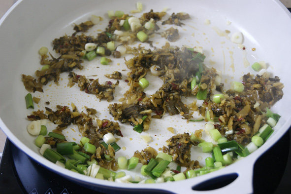 Unique Yunnan Specialty Dish - Pickled Vegetable Stir-Fried Glutinous Rice Balls Cooking Steps