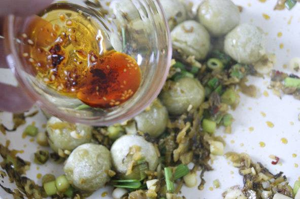 Unique Yunnan Specialty Dish - Pickled Vegetable Stir-Fried Glutinous Rice Balls Cooking Steps