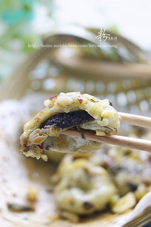 Unique Yunnan Specialty Dish - Pickled Vegetable Stir-Fried Glutinous Rice Balls