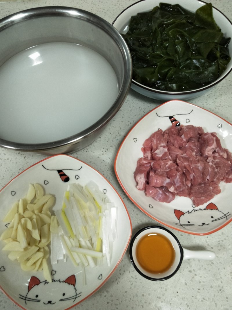 Steps for Making Korean Beef and Kelp Soup