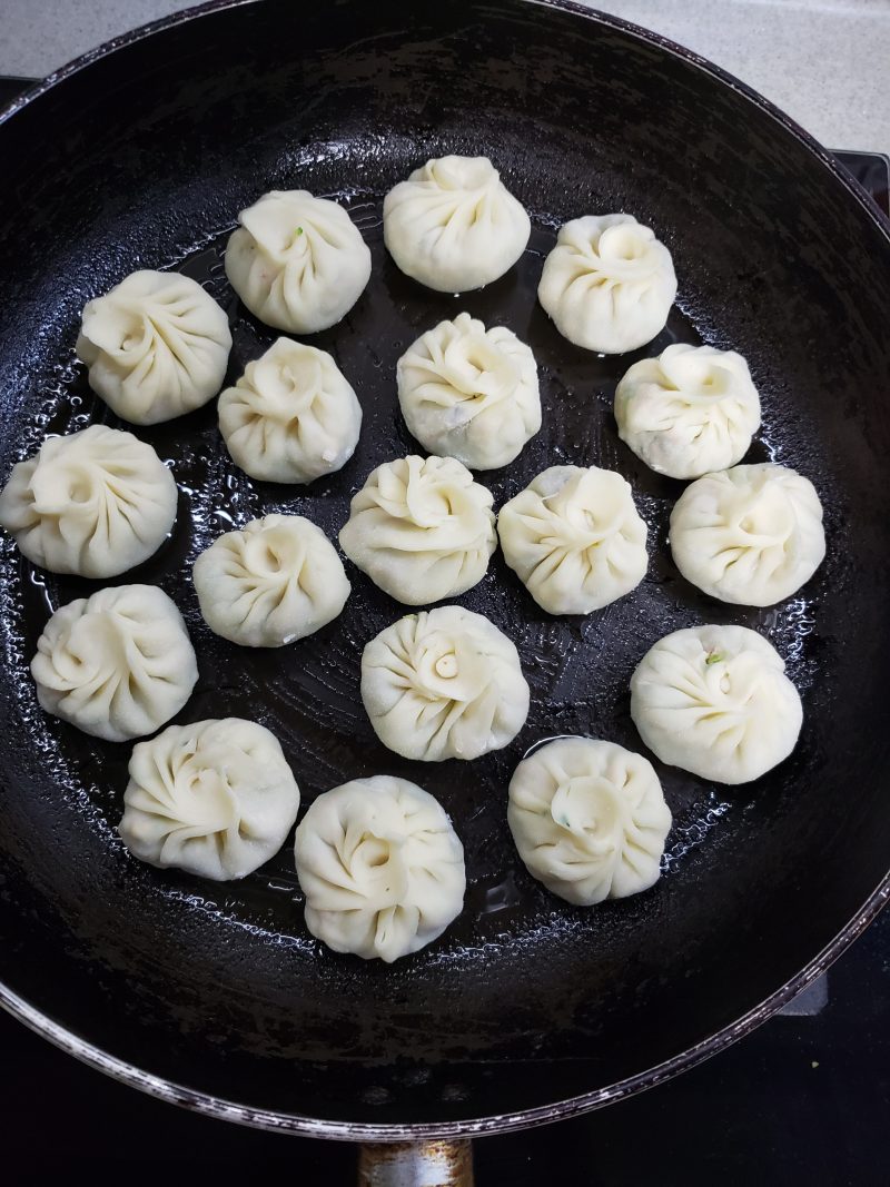 Step-by-step Instructions for Quick and Easy, Thin-skinned and Delicious Vegetarian Pan-fried Buns